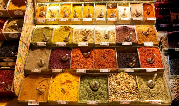 Oosterse Kleurrijke Specerijen Een Traditionele Turkse Spice Bazaar — Stockfoto