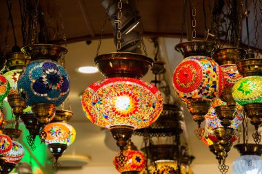 Mozaik renkli Osmanlı lambaları