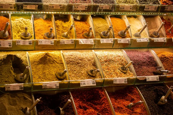 Oosterse Kleurrijke Specerijen Een Traditionele Turkse Spice Bazaar — Stockfoto