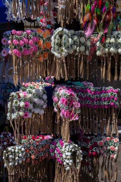 Head Crown Made Beautiful Fake Flowers Wreath — Stock Photo, Image