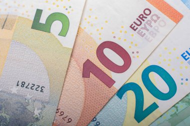 Finansal geçmiş. Euro banknotları. İş, finans, yatırım, tasarruf, yolsuzluk kavramı.