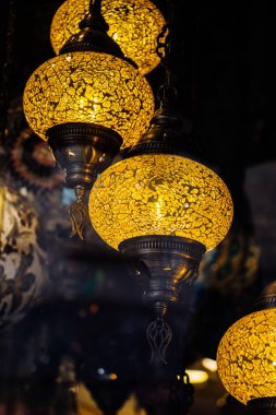 Mozaik renkli Osmanlı lambaları
