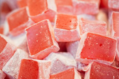 Geleneksel Türk Lokum şekeri ile kaplanmış yumuşak şekerler