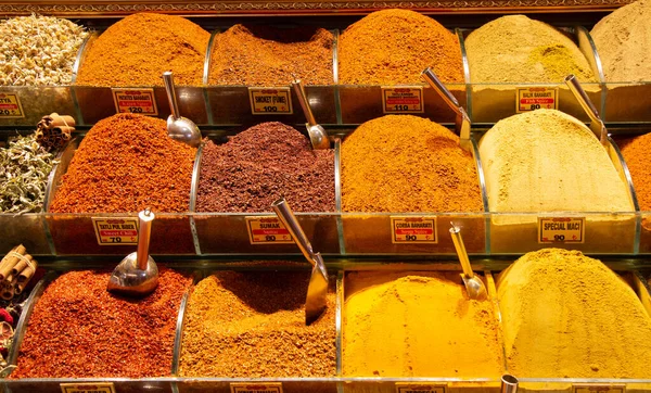 Oosterse Kleurrijke Specerijen Een Traditionele Turkse Spice Bazaar — Stockfoto