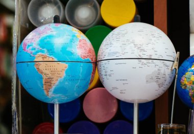 Dünya küre modeli. Küresel iş ve ekoloji kavramı.