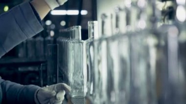 Glasshouse alt şişe boyunlu ölçme ve arızalı şişe kaldırır