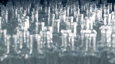 Bol miktarda taze cam bottlings biraz ileri itti veya yana doğru taşınan