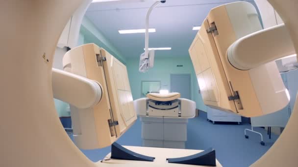 CT szkennert, tomográfiás gép akcióban. — Stock videók