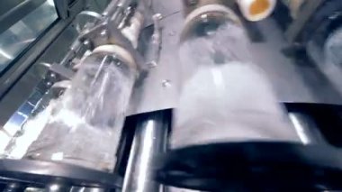 Bir makine alkol dökülen, yakın çekim.