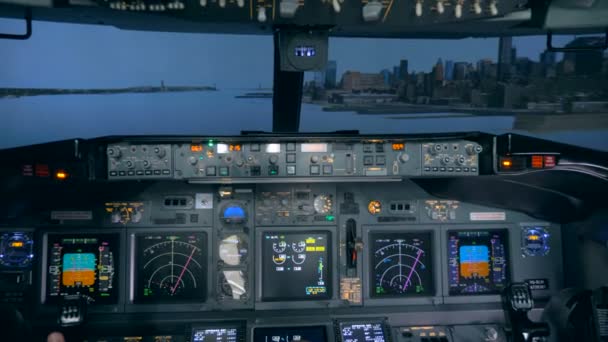 Flytta genom en simulerad landskap inuti en flygning stuga — Stockvideo