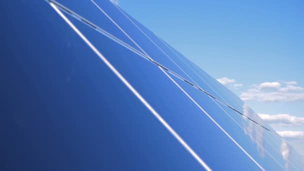Reflektierende Oberfläche der Plattform für Solarbatterien. Grünes Energiekonzept. — Stockvideo