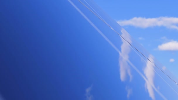 Sky Reflectie Het Oppervlak Van Een Zonnepaneel — Stockvideo