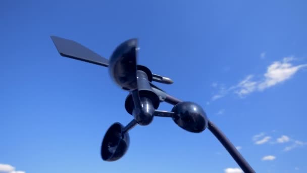 High-speed rotation of a wind turbines propeller — Stock Video