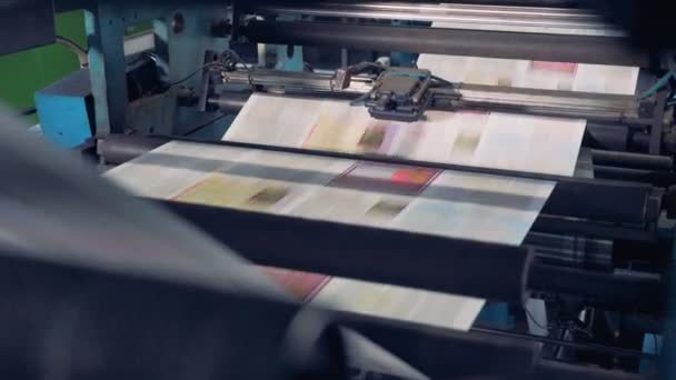 Colorful sheets on a conveyor, close up. — Stock Video