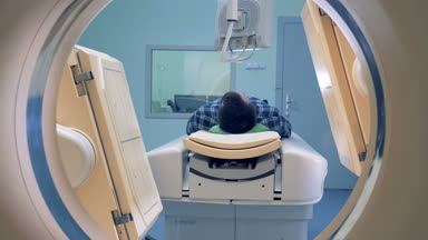 Tomografik tarama platformlar. MRI tarayıcı, hasta Başlarken muayene ile tomograph.