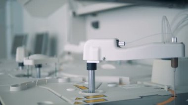 Modern tıbbi ekipman bir laboratuvar oda bir hastanede çalışıyor.