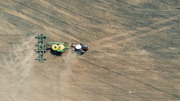 Speciale voertuig biedt akkerbouw werken, bovenaanzicht. — Stockvideo