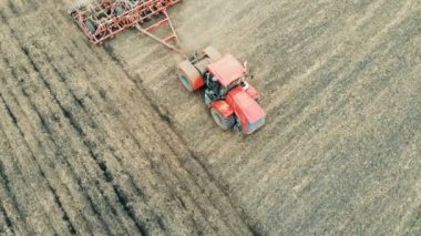 Tarıma uygun ekipman geniş bir alan, üstten görünüm yere yetiştirerek.