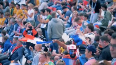 Kazan, Rusya Federasyonu - 16 Haziran 2018: Fransız fan bir bayrak ile kutlamak bir hedef.