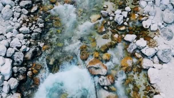 Top view of water flow bathing rocks at the bottom. — Stock Video