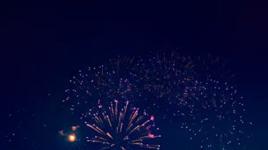 Havai fişek ile büyük kutlama.