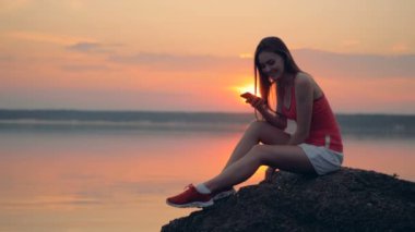 Telefonunda kız türleri.