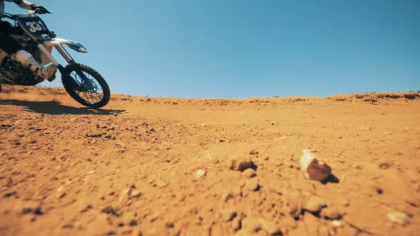 Clouds of dust are getting raised after autobikes driving through the terrain — Stock Video