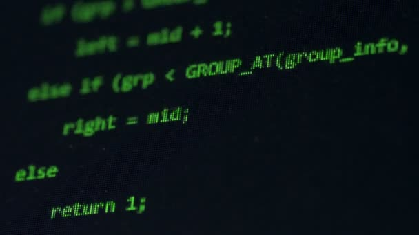 Código de hacking escrito em uma tela, close-up . — Vídeo de Stock