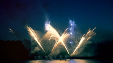 Bir şehirde büyük havai fişek patlayabilir.