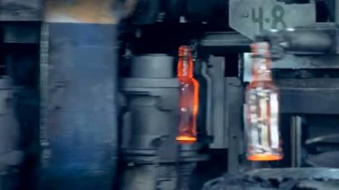 Yapım makine şişe, yakın çekim.