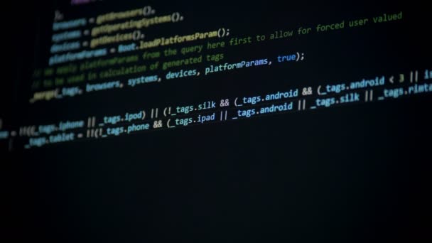 Hacker cria um programa, close-up . — Vídeo de Stock