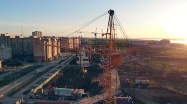 İnşaat alanına yukarıdan. 4k.