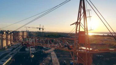 İnşaat alanına yukarıdan. 4k.