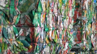 Renkli kağıt çöp bloklar halinde Paketli ve bağladı