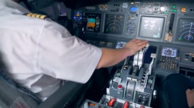 Pilot Push el motor kontrol kolu tanıtıcı itme. 4k.