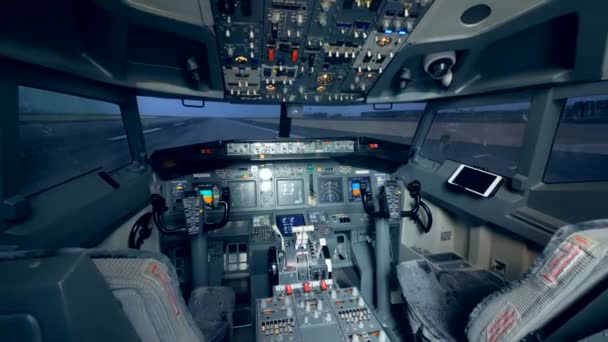 Avião pilotos cabine interior. 4K . — Vídeo de Stock