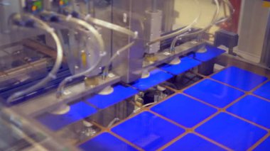 Fabrika mekanizma güneş hücreleri bir şablon plaka yerinden