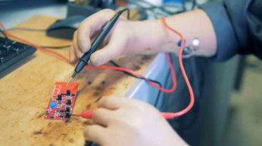 Gerilim ölçme, bir işlemi kapat.