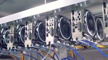 Video kartları, çiftlik bilgisayara bitcoin incelemesi için Gpu bağlı.