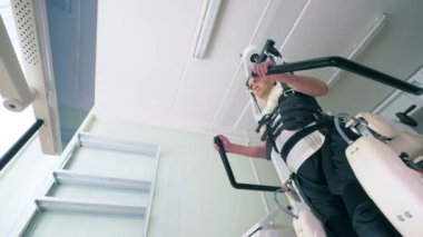 Tıbbi cihazların bir hasta bir klinikte kurtarmak için yardımcı olur. 4k.