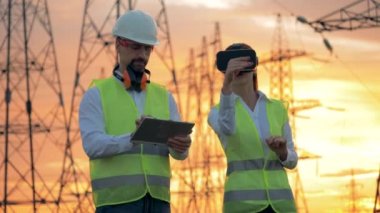 Güç hattı 3d Vr teknolojisi ile yakın mühendisleri çalışıyor.