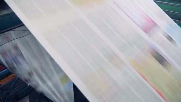 Moving sheets at a printing facility. Typography equipment works, moving newspaper sheets. — Stock Video