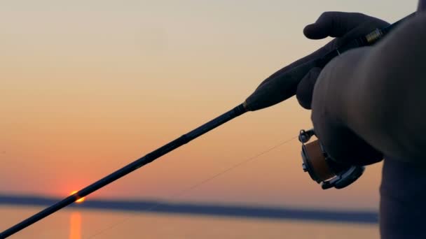 Close up of fishing line getting reeled up during angling — Stock Video