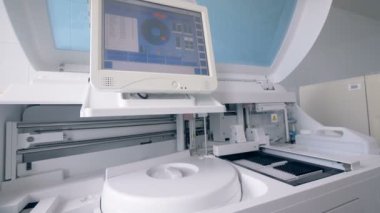 Modern biyokimyasal analiz çalışması sırasında