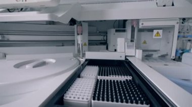 Örnekleri ile elektronik teftiş yapan makine içine yüklü