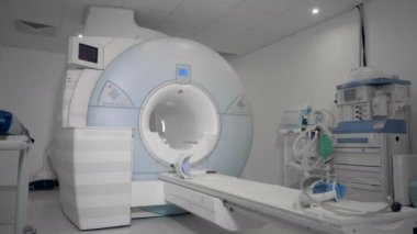 Tıbbi bir tesiste bulunan MRI tarama Makinası