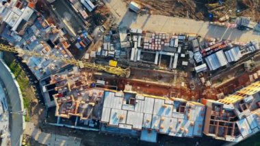 İnşaat ekipman bir sitede, üstten görünüm.