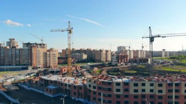 Yeni bölge bir şehir inşa edilmiştir. Bina yapım aşamasında