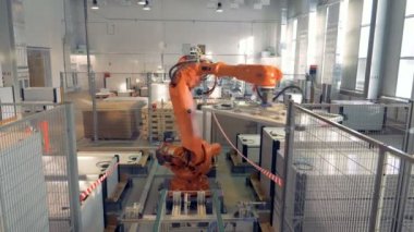Güneş panelleri, yapılan Robotik El sürüyor hazır yakın çekim.