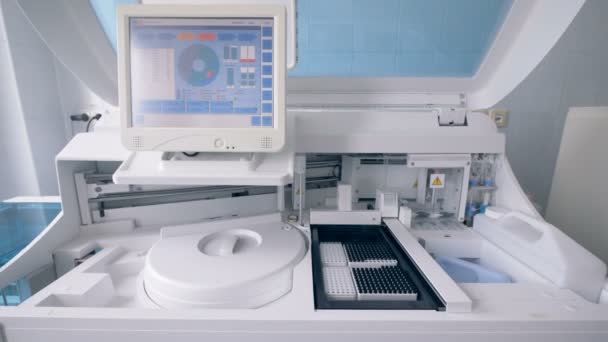 Медицинское оборудование Нодерн в клинике. 4K . — стоковое видео